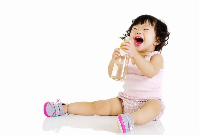 Hình ảnh minh họa một bác sĩ thú y thân thiện đang khám răng cho một chú chó hoặc đang cầm tuýp kem đánh răng cho chó và bàn chải
